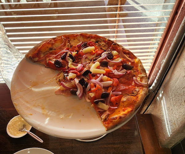 Pazza Pizza - Hospitality and gastronomy