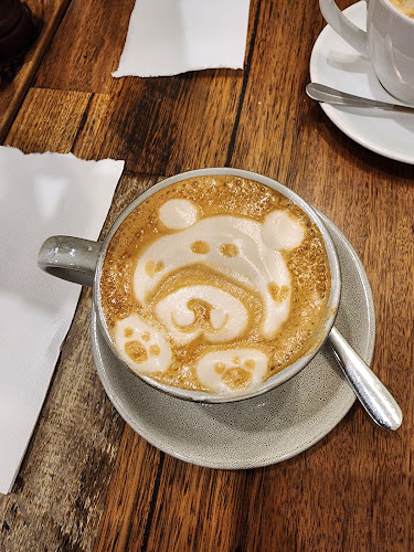 Opinii despre FLOVIE FLORIST CAFE în Carlton - Hospitality and gastronomy