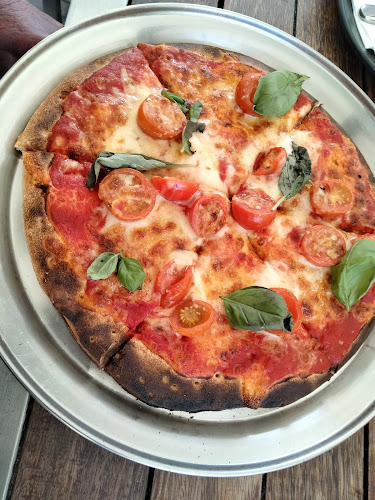 Comentarii opinii despre Cargo Bar Pizza Lounge