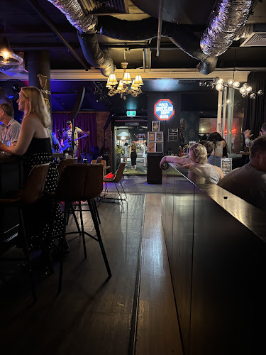 Shop 12/15 Victoria Ave, Broadbeach QLD 4218