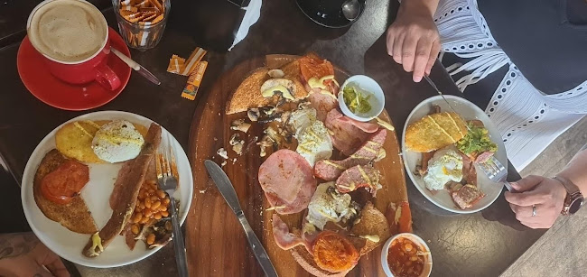 Scootz Cafe - Hospitality and gastronomy