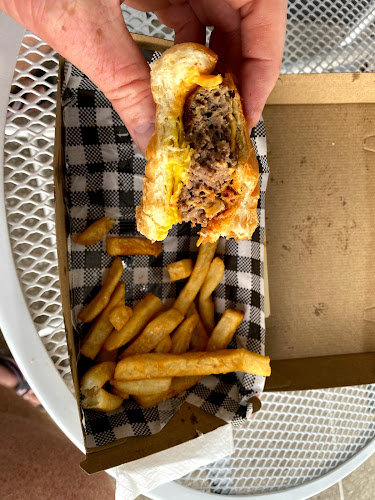 Opinii despre Burger Vibes în Emerald - Hospitality and gastronomy