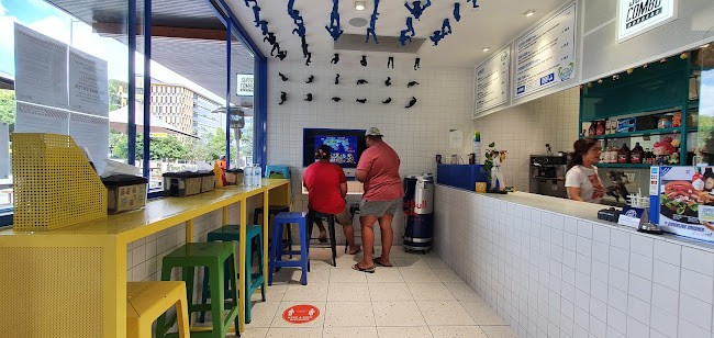 Opinii despre Super Combo Burgers în Bowen Hills - Hospitality and gastronomy