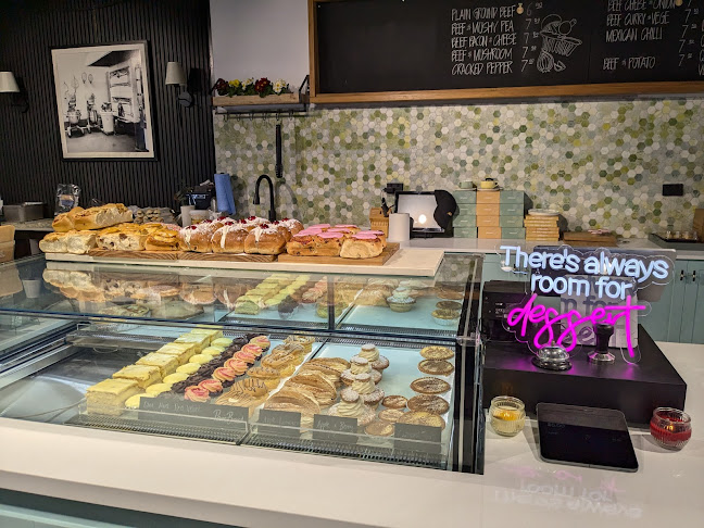 365-367 Lawrence Hargrave Dr, Thirroul NSW 2515