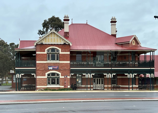 Gosnells Hotel - Hospitality and gastronomy