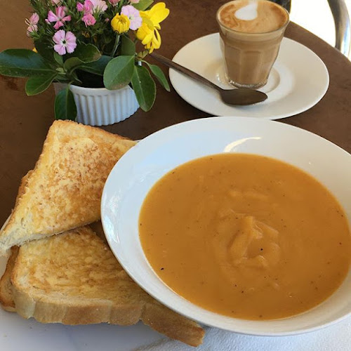 Peeches Coffee Lounge - Griffith