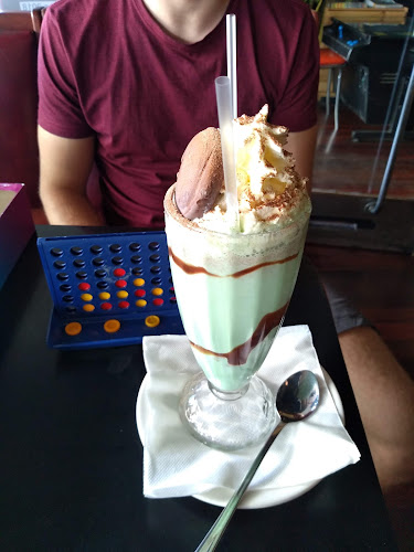 Comentarii opinii despre The Moon