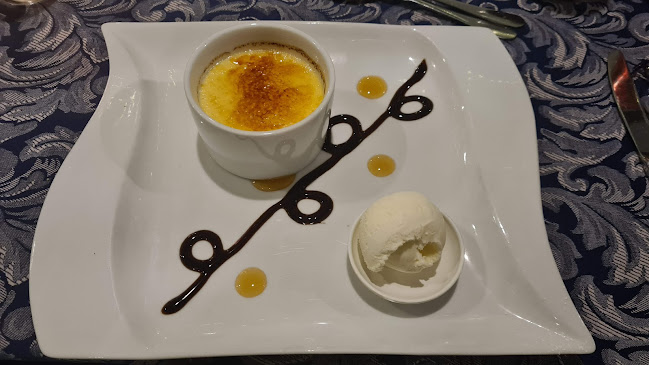 Rowers on the River - Hospitality and gastronomy