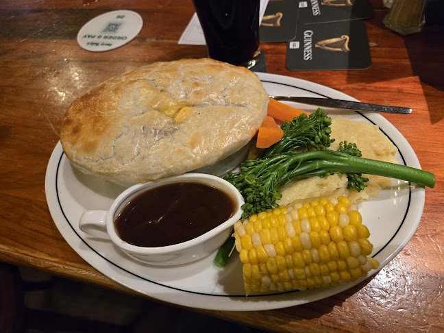 Durty Nelly's Irish Pub - Hospitality and gastronomy