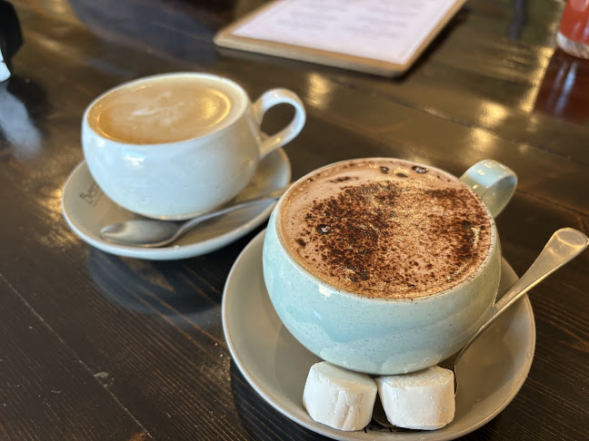 Moon Lily Kitchen and Cakes - Hospitality and gastronomy