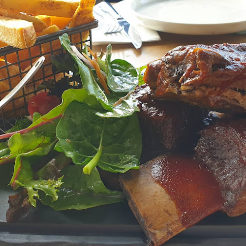 Steamers Bar and Grill - Hospitality and gastronomy