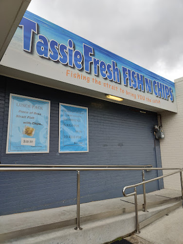 Comentarii opinii despre Strait Off The Boat