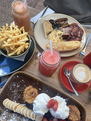 Le Jardin Cafe Restaurant - Main Beach