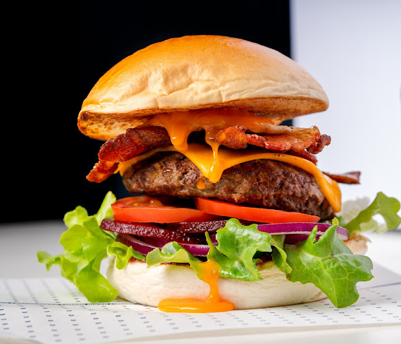 Super Combo Burgers - Hospitality and gastronomy