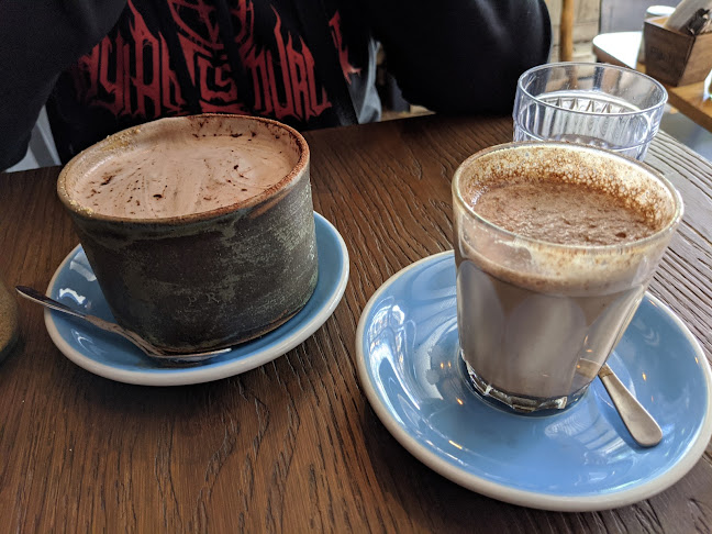 Comentarii opinii despre Peter Rabbit Cafe