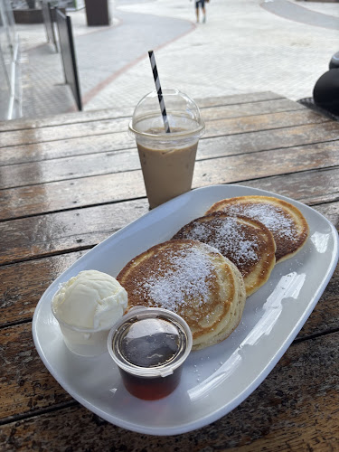 Euro Bean Cafe & Bar - The Entrance