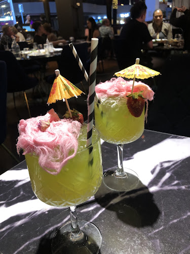 8/90 Surf Parade, Broadbeach QLD 4218