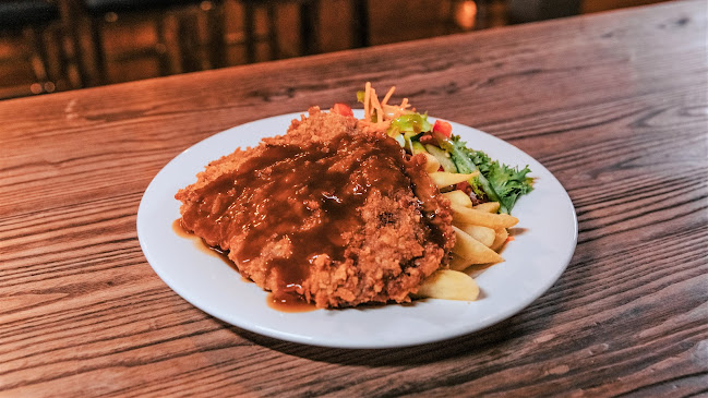 Molly Malone's Irish Pub - Hospitality and gastronomy