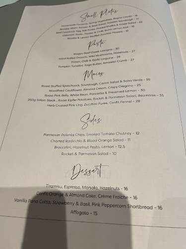 Comentarii opinii despre Laneway Hotel & Sports Bar