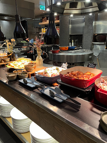 7 Staghorn Ave, Surfers Paradise QLD 4217