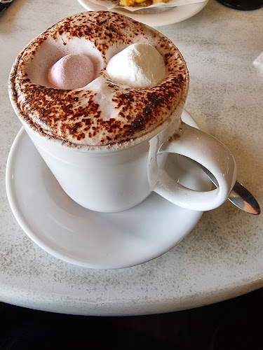 Henrys Cafe Brasserie