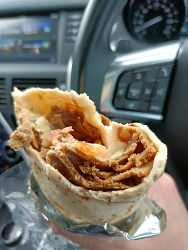 Comentarii opinii despre Mustafa's Kebabs Drive Thru