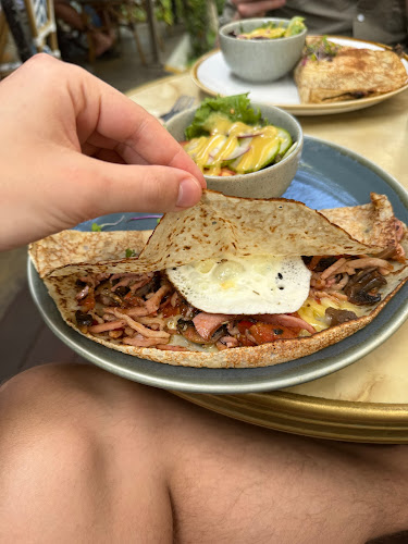 Opinii despre Le Jardin Cafe Restaurant în Main Beach - Hospitality and gastronomy