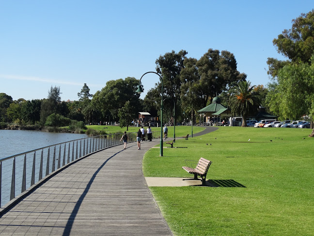 Comentarii opinii despre Coffee Man at Lake Weeroona