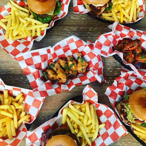 Opinii despre Rick's Burgers ( B110 restaurant and Bar) în Rye - Hospitality and gastronomy