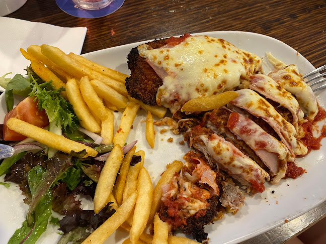 Comentarii opinii despre Runaway Bay Tavern