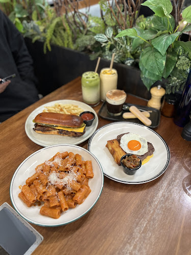 Roasting Warehouse | Airport West - Hospitality and gastronomy