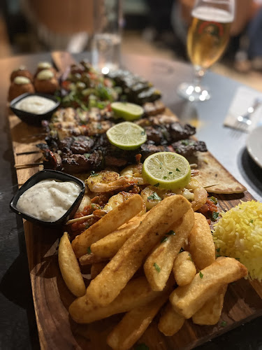 Opinii despre Den Devine Restaurant & Music Hall în Broadbeach - Hospitality and gastronomy