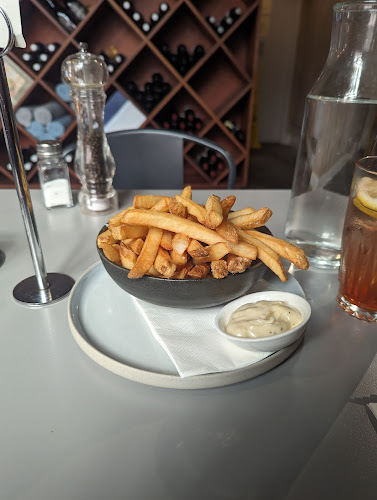 Comentarii opinii despre Murray Mews