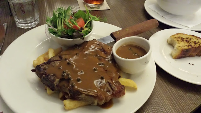 Opinii despre The Brook Bar & Bistro în Ellenbrook - Hospitality and gastronomy