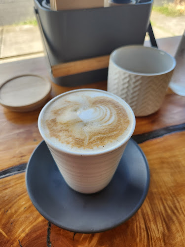 Opinii despre Two Sisters Cafe [formerly known as Steampacket Foods] în Geelong West - Hospitality and gastronomy