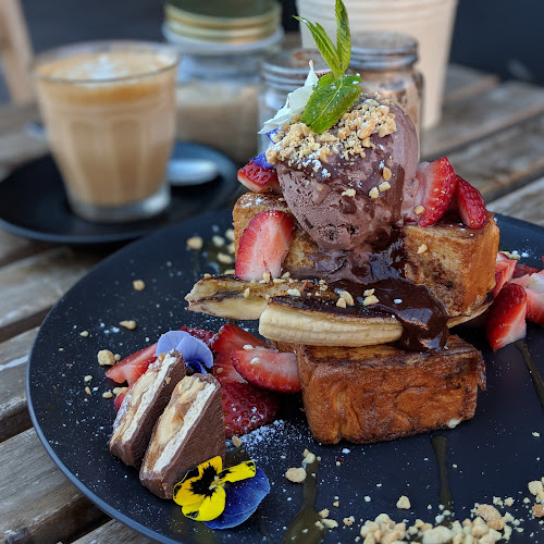 Yarnsy's Cafe & Art Space