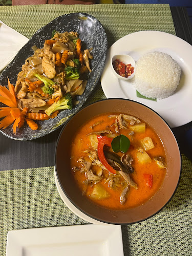 Opinii despre Ban Thai Bar and Restaurant în Gladstone Central - Hospitality and gastronomy