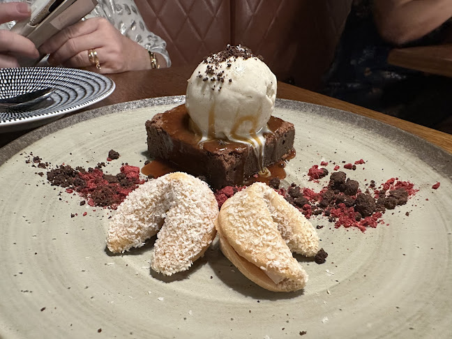 3 Oracle Bvd, Broadbeach QLD 4218