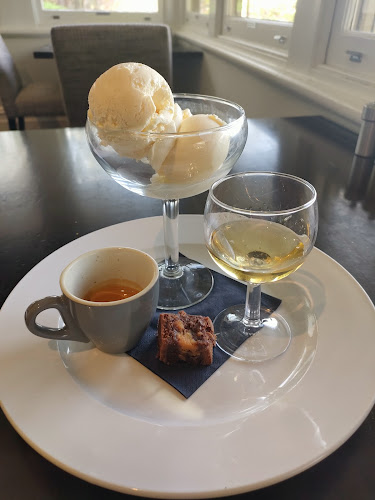 Hickory's Restaurant & Bar - Hospitality and gastronomy