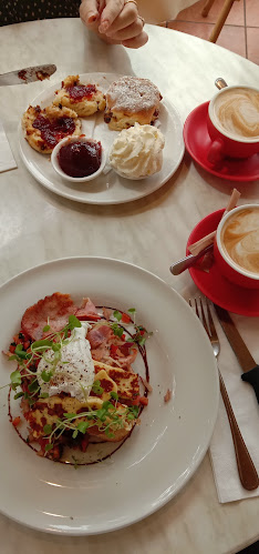 Comentarii opinii despre Poets Cafe