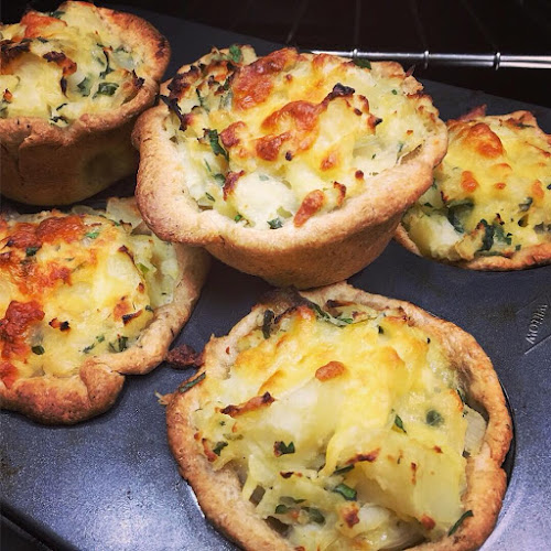 Four Seasons Bistro - Hospitality and gastronomy