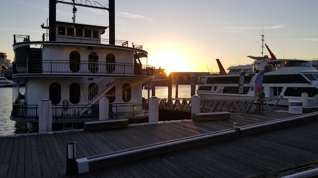 Henley's Bar & Kitchen