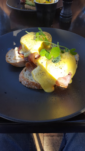 Comentarii opinii despre Indulge Bistro