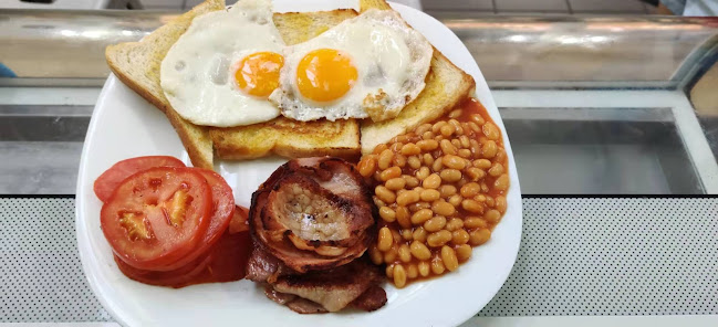 Queenys Snack Bar - Hospitality and gastronomy