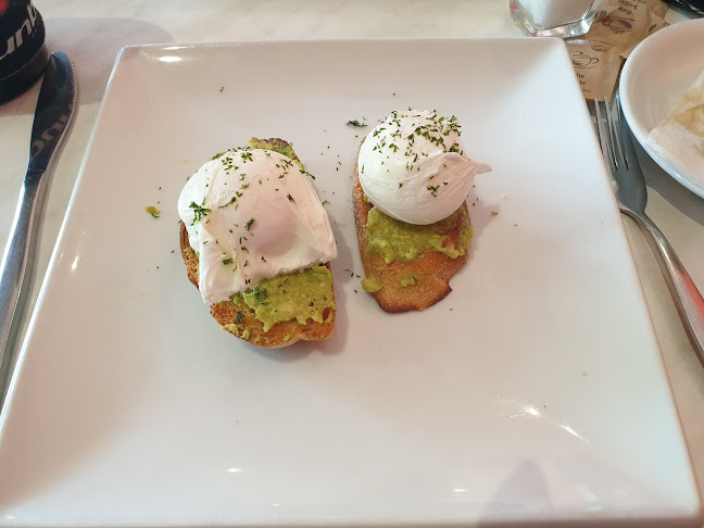 Henrys Cafe Brasserie