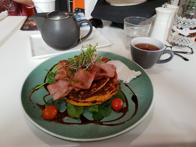 Born Wild Wholefoods + Espresso - Hospitality and gastronomy