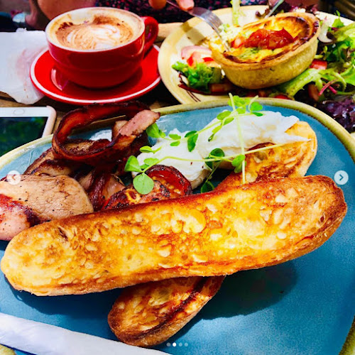 Le Jardin Cafe Restaurant - Main Beach