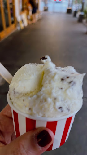 Bella Rosa Gelateria - Hospitality and gastronomy