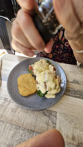 Cups N' Saucers - Raymond Terrace