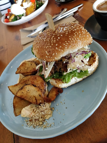 28 Bank St, Port Fairy VIC 3284